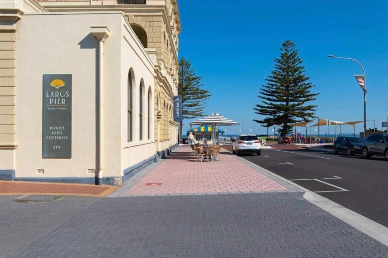 Lovely Beachside Largs Bay Unit - Free Wine Apartment Exterior photo