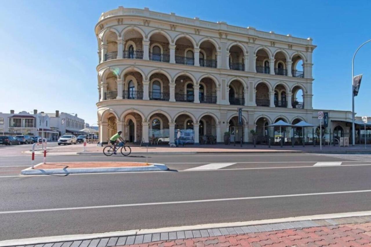 Lovely Beachside Largs Bay Unit - Free Wine Apartment Exterior photo